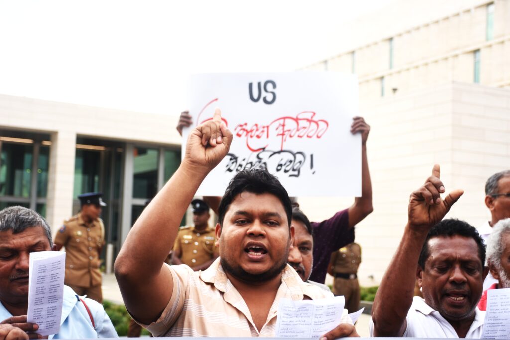 අධිරාජ්‍යවාදී යුද වියරුව පරදවමු !