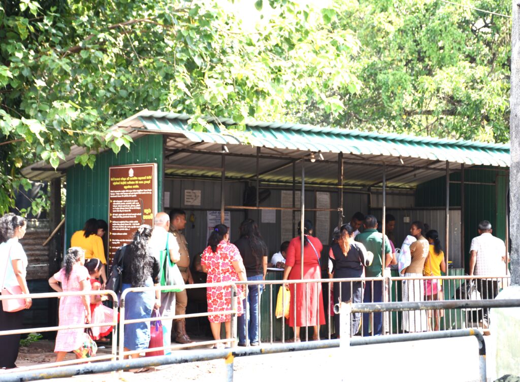 ධනපති ක්‍රමයට මතට සහ පාතාලයට ගොදුරු වුවන් වැනසීම හැර රැක ගැනීමට ක්‍රමයක් නැත !