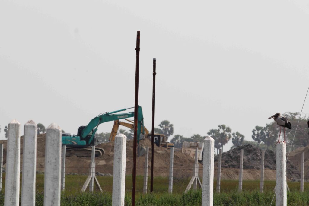 ජනපති මුල්ගල තබා ක්‍රිකට් ආයතනය නීති විරෝධීව වනසන යාපනයේ කුරුලු පාරාදීසය