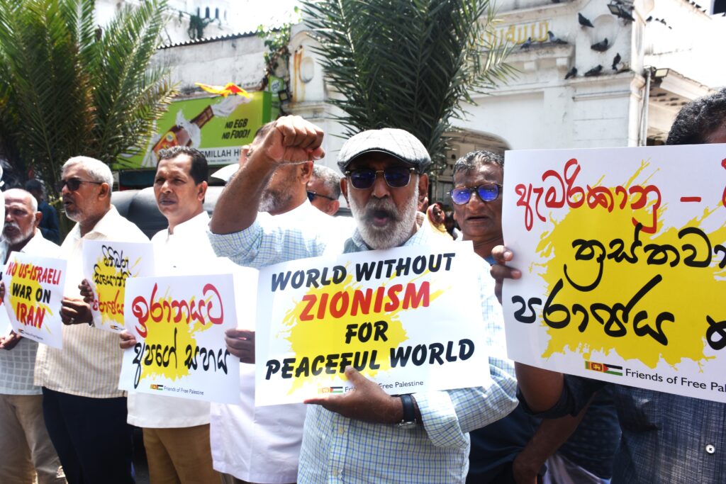 උම්මත්ක යුද්ධය නතර කිරීමට මැදිහත් වෙන්නැයි උද්ඝෝෂකයෝ ආණ්ඩුවෙන් ඉල්ලති !