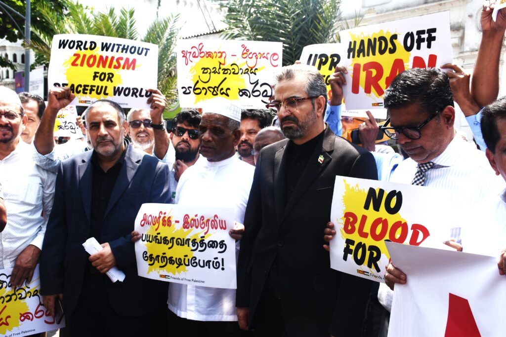 උම්මත්ක යුද්ධය නතර කිරීමට මැදිහත් වෙන්නැයි උද්ඝෝෂකයෝ ආණ්ඩුවෙන් ඉල්ලති !