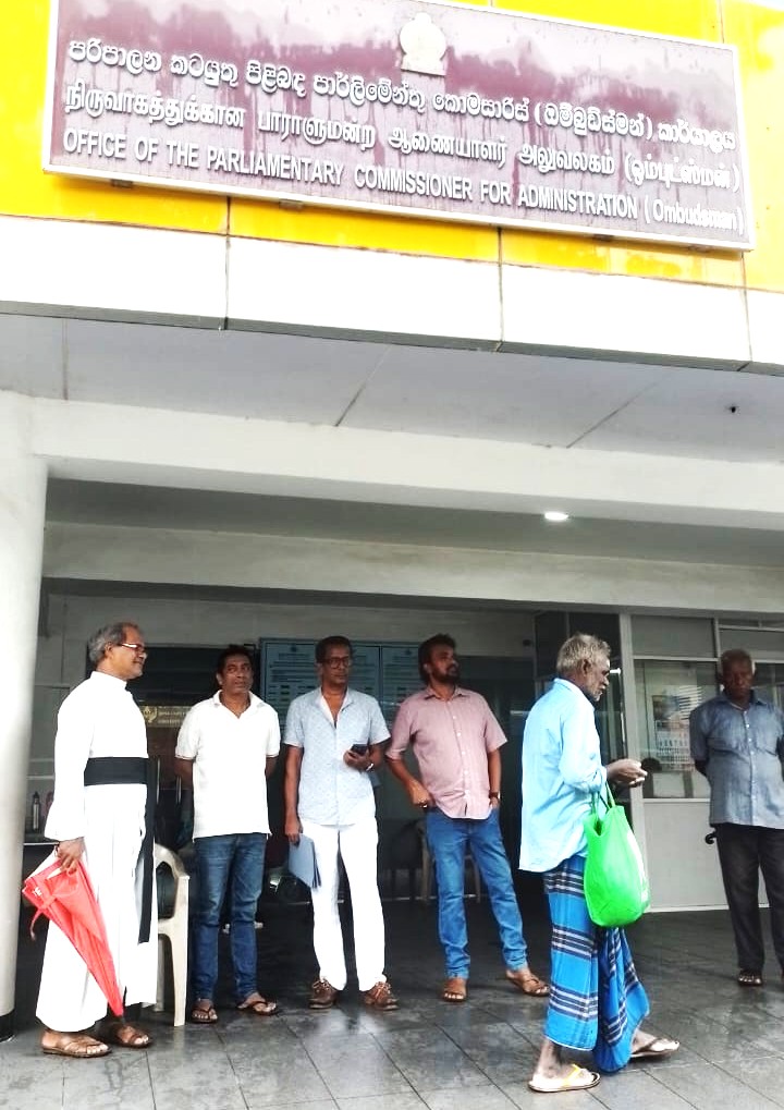 ඇල්ටෝ ධර්මේගේ අසුචි කන ගල්කිස්ස පොලිසිය මාධ්‍යවේදී සමරකෝන්ට අඩම්තෙට්ටම් කරයි