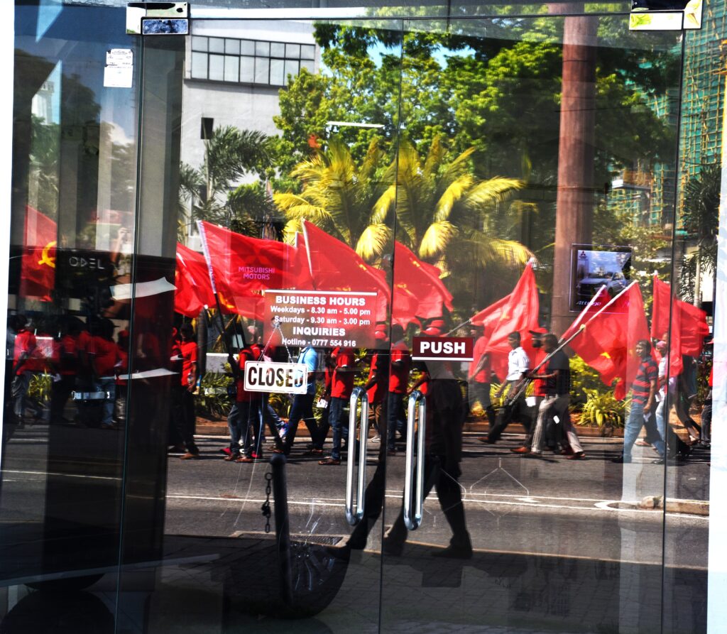 අධිරාජවාදී මිලේච්ජත්වයට නැටවෙන ආණ්ඩුවට එරෙහිව වැඩ කරන ජනතා බලයක් ගොඩ නගමු!