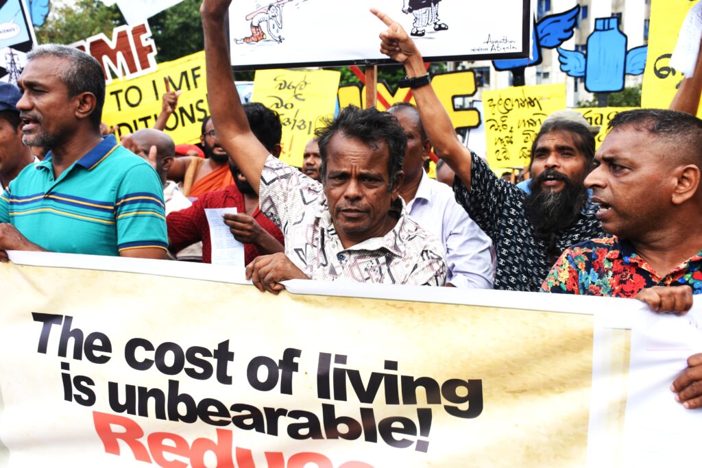 බදු ගහපිය ධනපතියන්ට _ සහන දියව් ජනතාවට !