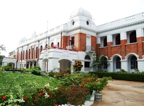රාජකීය විද්‍යාලයේ ගිණුමෙන් ලක්ෂ 33ක වංචාවක් – අධ්‍යාපන අමාත්‍යංශය ඇතුළු වගකියුුුුත්‌තෝ රාජකීයන් හමුවේ මුනිවත රකිති