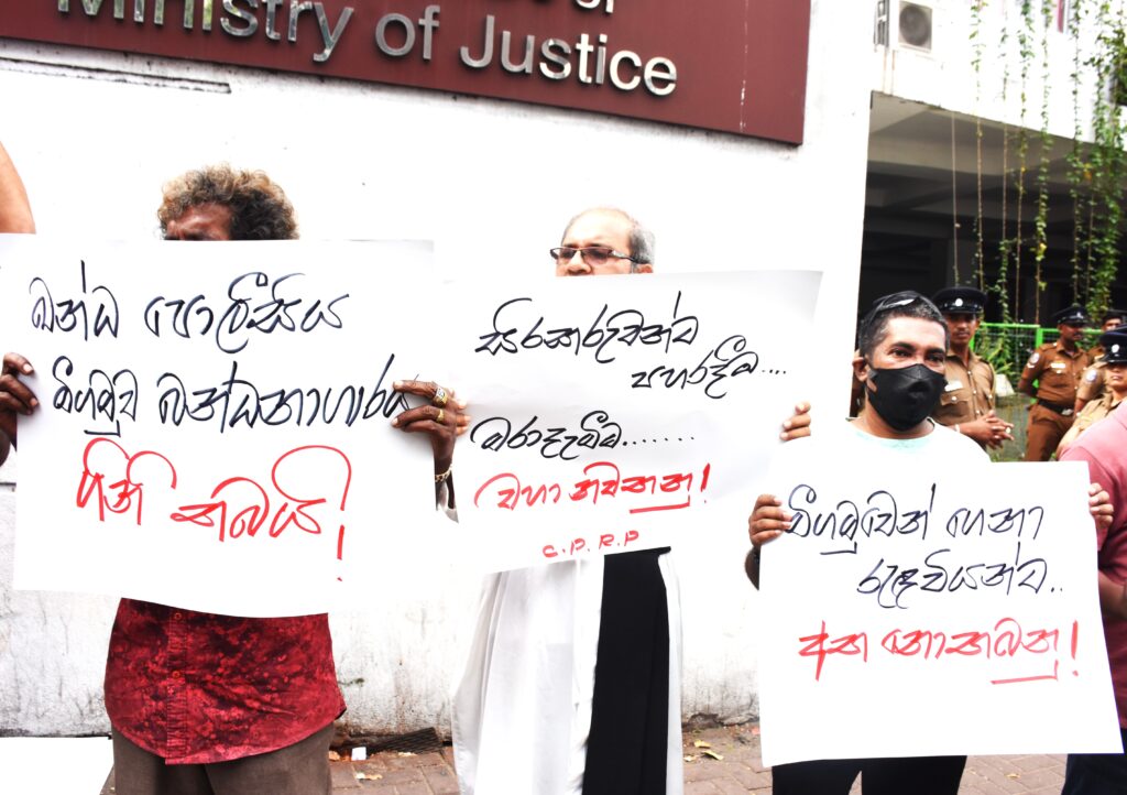 සිරකරු දඩයම වහා නතර කරන්නැයි වෘත්තීය සමිති, සිවිල් සංවිධාන සහ මහජනයා ආණ්ඩුවෙන් ඉල්ලති ! සිරකරු දඩයම වහා නතර කරන්නැයි වෘත්තීය සමිති, සිවිල් සංවිධාන සහ මහජනයා ආණ්ඩුවෙන් ඉල්ලති !