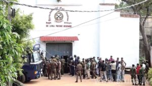 මීගමු බන්ධනාගාර ගැටුමෙන් නිලධාරීන් 07 ක් සහ රැදවියන් 19ක් මිය ගොස් – සීයකට වැඩි පිරිසක් රෝහල් ගත කරලා