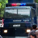 මහර බන්ධනාගාරය තුළිිින් වෙඩි හඬ ඇසීම නිසා කලබලයට පත් ඥාතීන් සහ ප්‍රදේශවාසීන් පොලිසිය සමඟ ගැටෙති!