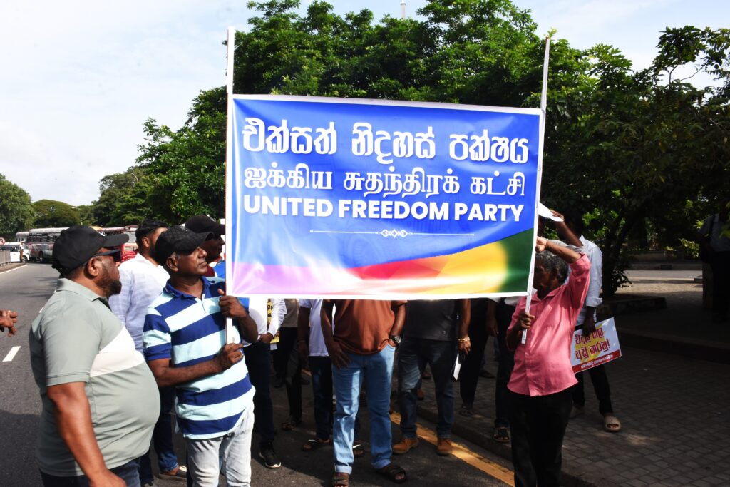 ජාජබ/ජවිපෙ ආණ්ඩුවට 53 හර්තාලය සිහි ගන්වමින් ජනතා ප්රශ්න විසඳන්නැයි වාමාංශීක පක්ෂ බල කරයි ! ජාජබ/ජවිපෙ ආණ්ඩුවට 53 හර්තාලය සිහි ගන්වමින් ජනතා ප්රශ්න විසඳන්නැයි වාමාංශීක පක්ෂ බල කරයි !