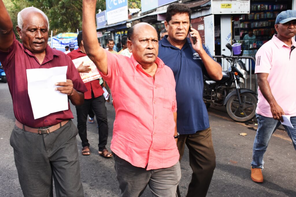 ජාජබ/ජවිපෙ ආණ්ඩුවට 53 හර්තාලය සිහි ගන්වමින් ජනතා ප්රශ්න විසඳන්නැයි වාමාංශීක පක්ෂ බල කරයි ! ජාජබ/ජවිපෙ ආණ්ඩුවට 53 හර්තාලය සිහි ගන්වමින් ජනතා ප්රශ්න විසඳන්නැයි වාමාංශීක පක්ෂ බල කරයි !