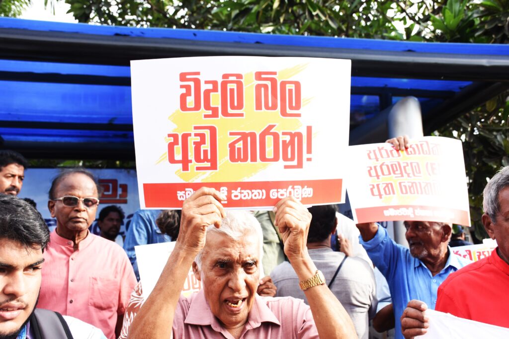 ජාජබ/ජවිපෙ ආණ්ඩුවට 53 හර්තාලය සිහි ගන්වමින් ජනතා ප්රශ්න විසඳන්නැයි වාමාංශීක පක්ෂ බල කරයි ! ජාජබ/ජවිපෙ ආණ්ඩුවට 53 හර්තාලය සිහි ගන්වමින් ජනතා ප්රශ්න විසඳන්නැයි වාමාංශීක පක්ෂ බල කරයි !