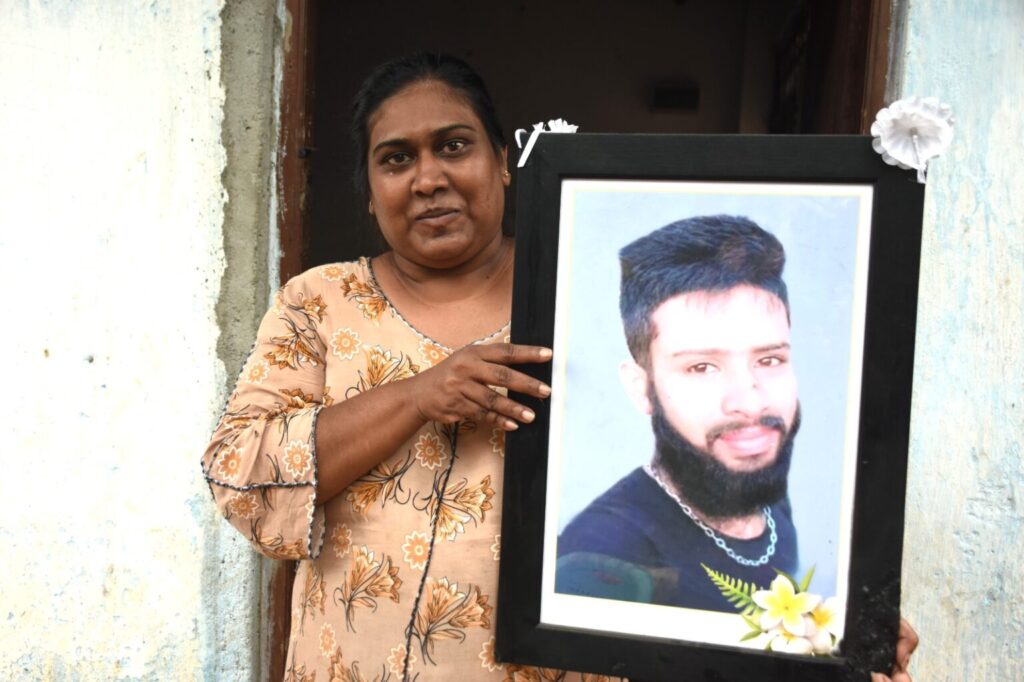 Isuru-Dilshan-Mother-1536x1023