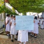 කල්මුනේ රෝහලේ නිල ඇඳුම් ප්‍රශ්නය වර්ගවාදී දිසාවට තල්ලු කිරීමේ ආණ්ඩුවේ ප්‍රයත්නය පරාජය කරමු !