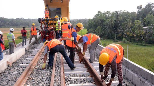 අයිඑම්එෆ් කප්පාදු යටතේ ජවිපෙ/ජාජබ ආන්ඩුව දුම්රිය සේවකයන් 150ක් රැකියාවලින් දොට්ට දමයි