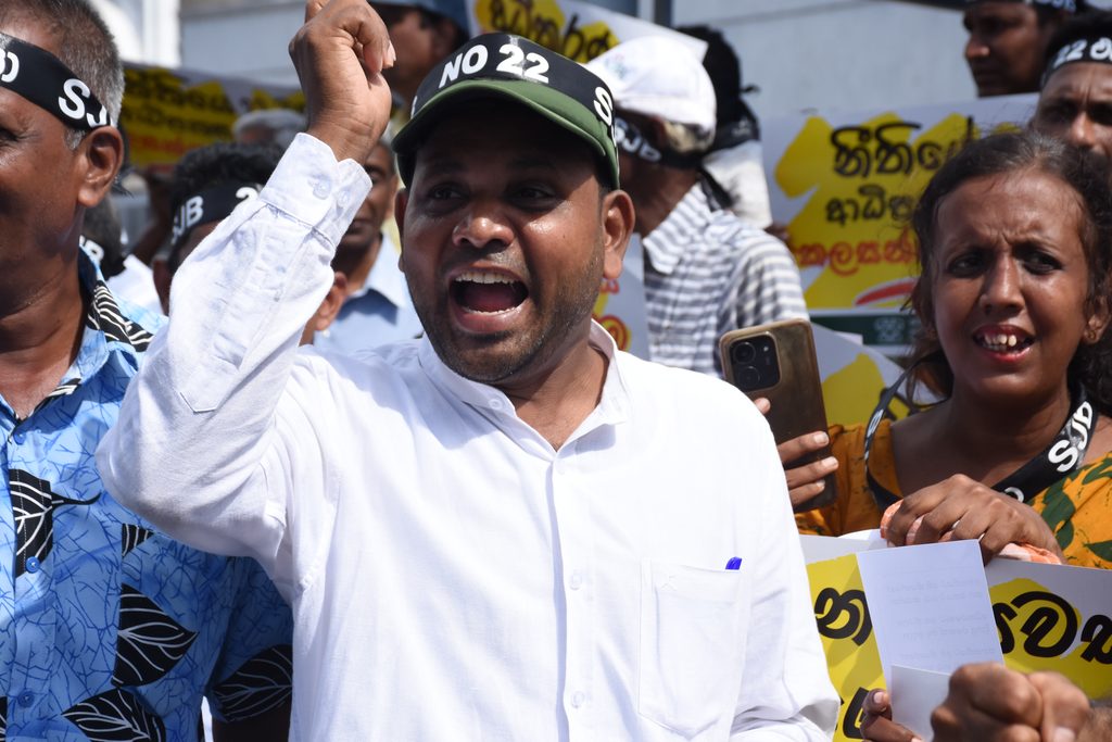 අධිකරණයට අත තියලා දිනපු එකෙක් නෑ ඉඳලා අධිකරණයට අත තියලා දිනපු එකෙක් නෑ ඉඳලා