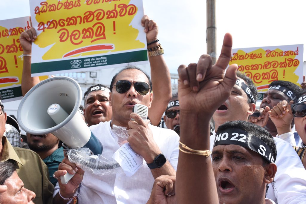 අධිකරණයට අත තියලා දිනපු එකෙක් නෑ ඉඳලා අධිකරණයට අත තියලා දිනපු එකෙක් නෑ ඉඳලා
