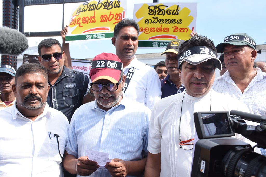 අධිකරණයට අත තියලා දිනපු එකෙක් නෑ ඉඳලා අධිකරණයට අත තියලා දිනපු එකෙක් නෑ ඉඳලා