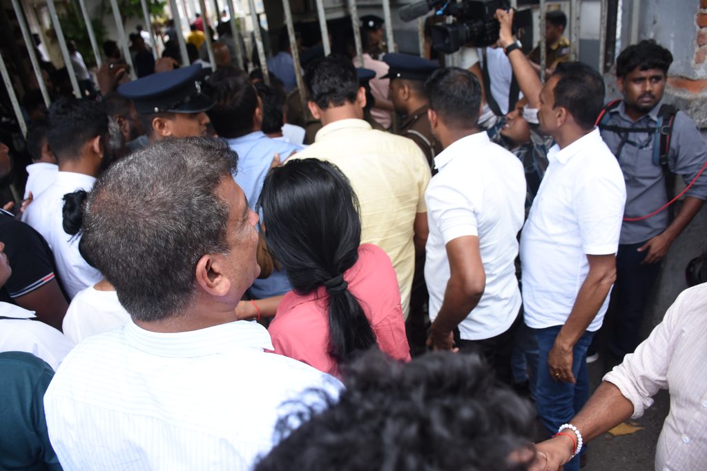 පාර්.මන්ත්රී නාමල් රාජපක්ෂ ලබන 18 තෙක් රිමාන්ඩ් භාරයේ තබන්නැයි නියෝග කරයි පාර්.මන්ත්රී නාමල් රාජපක්ෂ ලබන 18 තෙක් රිමාන්ඩ් භාරයේ තබන්නැයි නියෝග කරයි