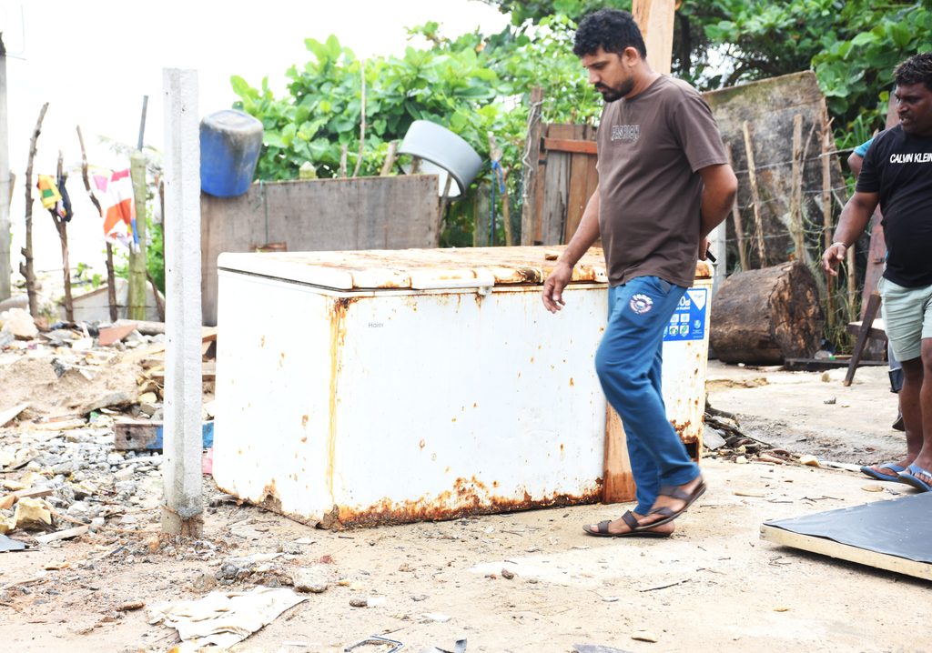 අපි මාළු රස්සාව හැර වෙනත් රස්සාවක් දන්නේ නැහැ අපි මාළු රස්සාව හැර වෙනත් රස්සාවක් දන්නේ නැහැ