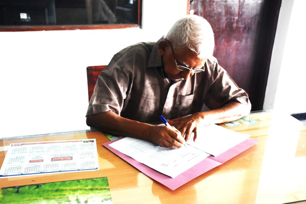 ආණ්ඩුව හාම්පුතුන්ට සේවක අර්ථ සාධක අරමුදල භාරදීමට කැසකවයි ආණ්ඩුව හාම්පුතුන්ට සේවක අර්ථ සාධක අරමුදල භාරදීමට කැසකවයි