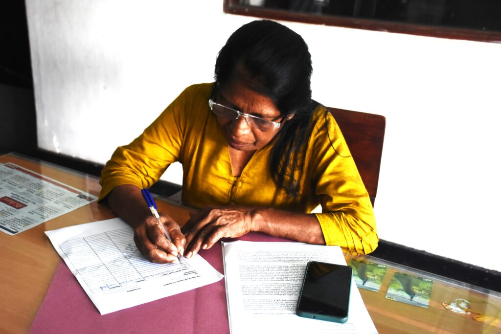ආණ්ඩුව හාම්පුතුන්ට සේවක අර්ථ සාධක අරමුදල භාරදීමට කැසකවයි ආණ්ඩුව හාම්පුතුන්ට සේවක අර්ථ සාධක අරමුදල භාරදීමට කැසකවයි