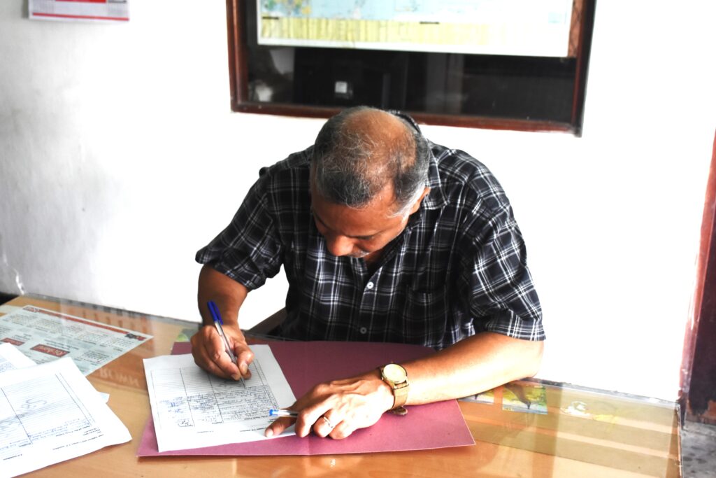 ආණ්ඩුව හාම්පුතුන්ට සේවක අර්ථ සාධක අරමුදල භාරදීමට කැසකවයි ආණ්ඩුව හාම්පුතුන්ට සේවක අර්ථ සාධක අරමුදල භාරදීමට කැසකවයි