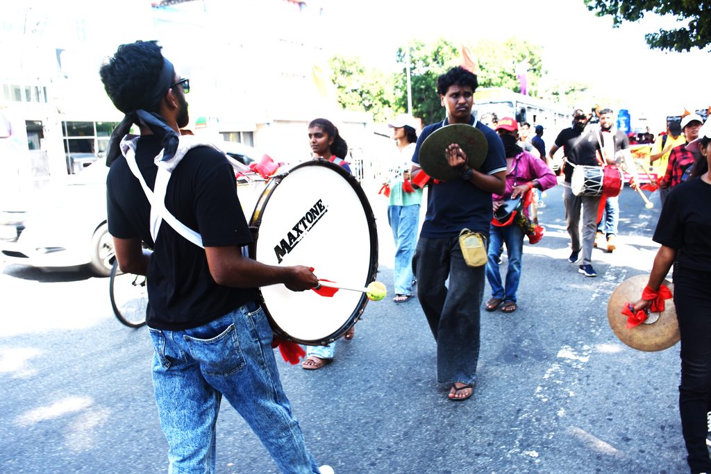 ආණ්ඩුවට එරෙහිව ජන ප්රතිවිරෝධය පාරට ආණ්ඩුවට එරෙහිව ජන ප්රතිවිරෝධය පාරට