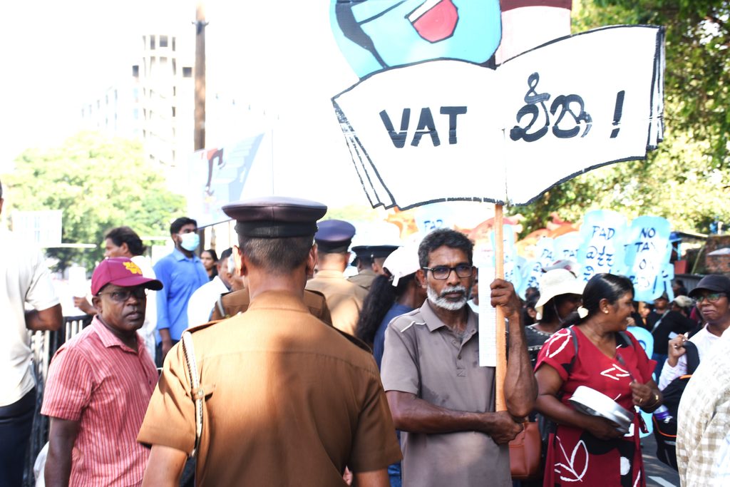 ආණ්ඩුවට එරෙහිව ජන ප්රතිවිරෝධය පාරට ආණ්ඩුවට එරෙහිව ජන ප්රතිවිරෝධය පාරට