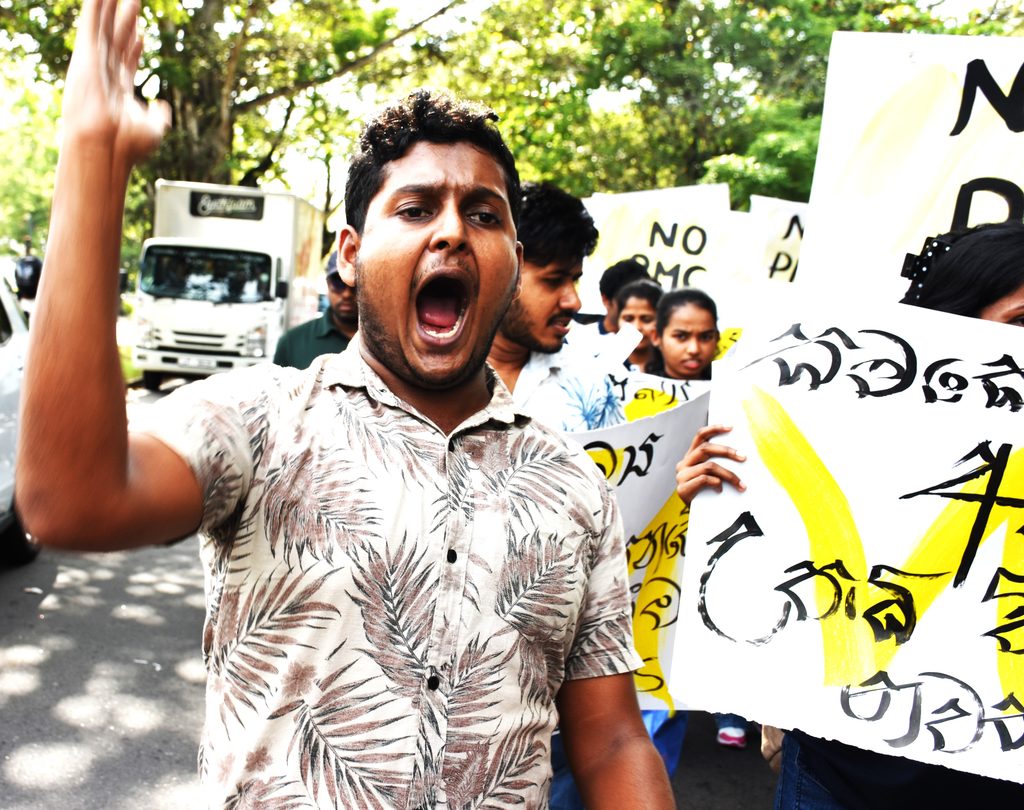සිසුන්ගේ සහ ආචර්යවරුන්ගේ ප්‍රශ්න රැගෙන අන්තර් විශ්ව විද්‍යාල ශිෂ්‍ය බල මණ්ඩලය පාරට