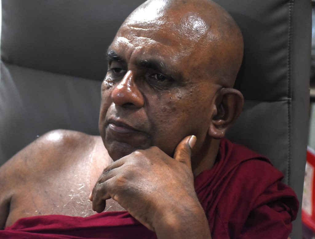 ඔස්මන්ගේ තුවක්කුව CCD යේ පල්ල ගලවයි ඔස්මන්ගේ තුවක්කුව CCD යේ පල්ල ගලවයි