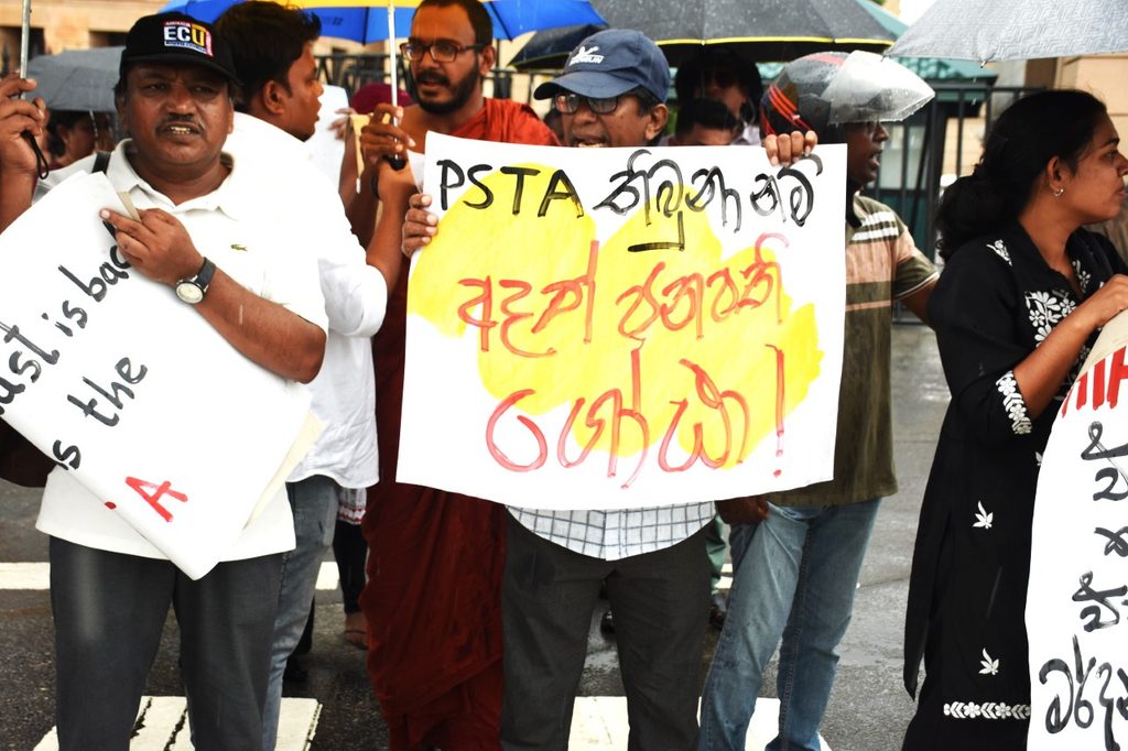 ත්රස්ත පනත ඉරා දමන්නැයි මහජනයා ආණ්ඩුව බල කරයි ! ත්රස්ත පනත ඉරා දමන්නැයි මහජනයා ආණ්ඩුව බල කරයි !