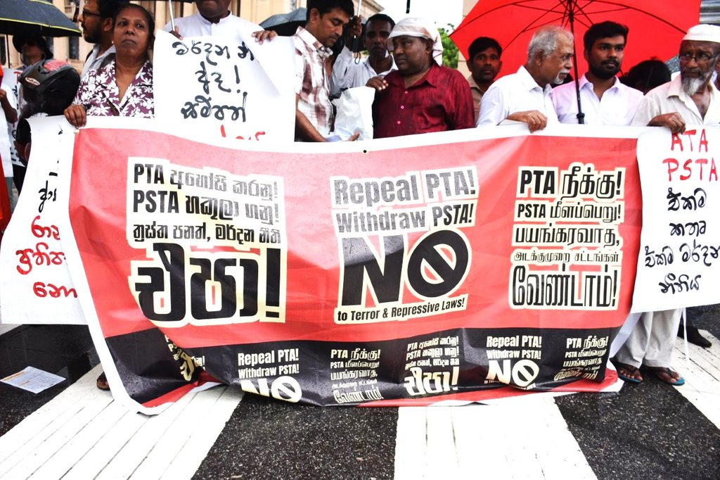 ත්රස්ත පනත ඉරා දමන්නැයි මහජනයා ආණ්ඩුව බල කරයි ! ත්රස්ත පනත ඉරා දමන්නැයි මහජනයා ආණ්ඩුව බල කරයි !