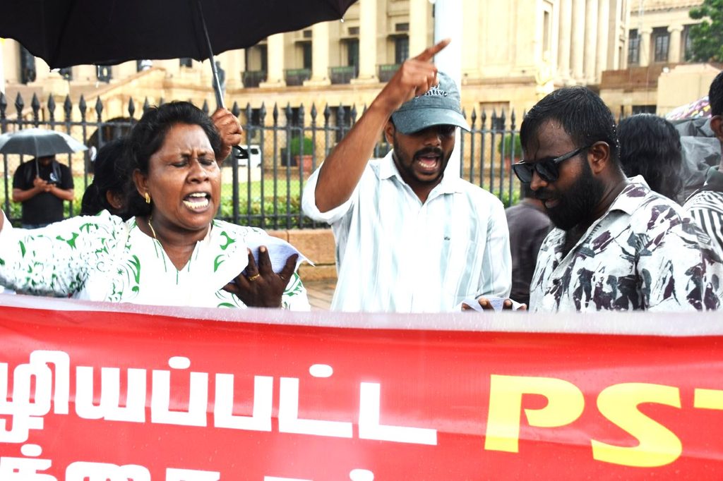 ත්රස්ත පනත ඉරා දමන්නැයි මහජනයා ආණ්ඩුව බල කරයි ! ත්රස්ත පනත ඉරා දමන්නැයි මහජනයා ආණ්ඩුව බල කරයි !