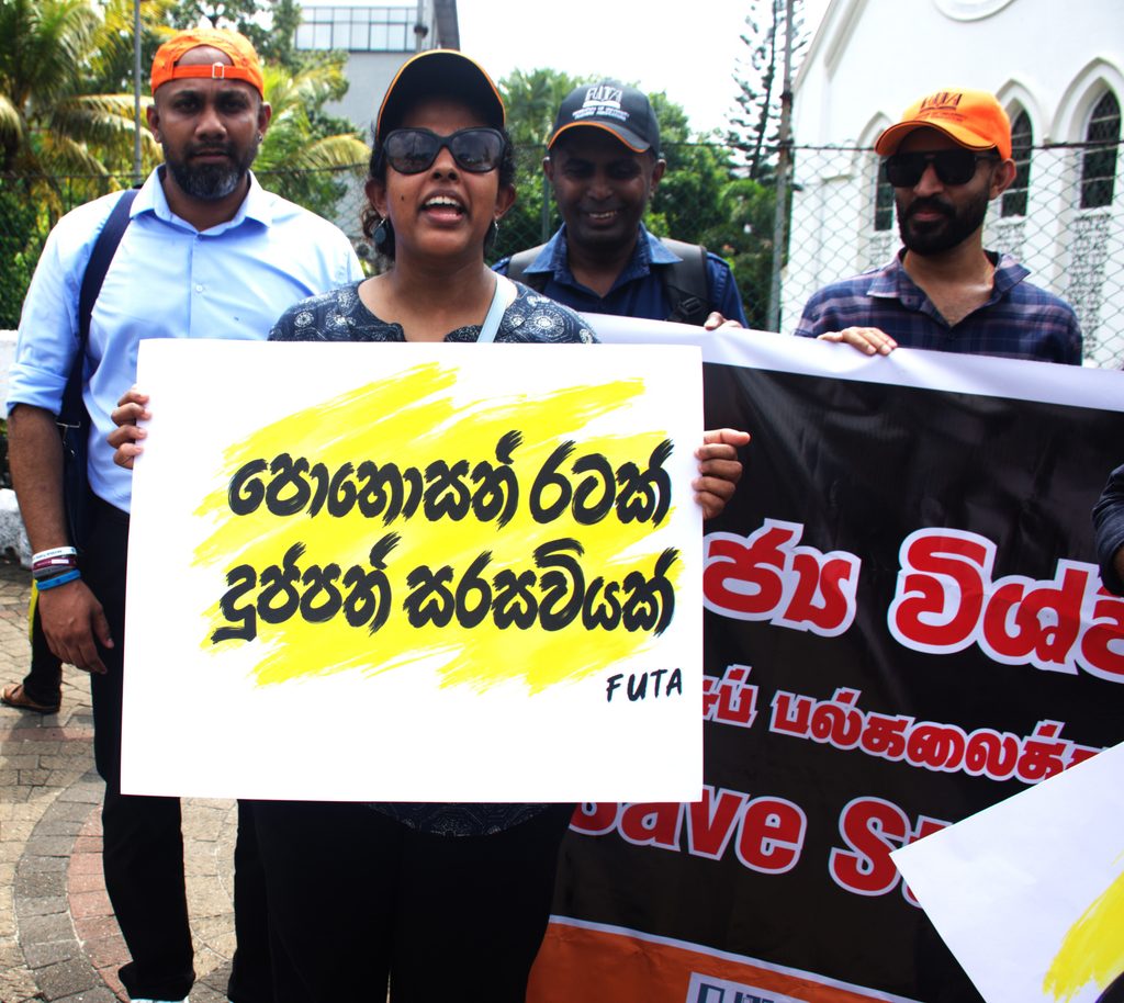 ආණ්ඩුව නිදි -සරසවි වැසෙයි!
